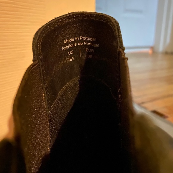 REALLY NICE LEATHER BLACK LITTLE BURGUNDY BOOTIES! - Picture 4 of 4